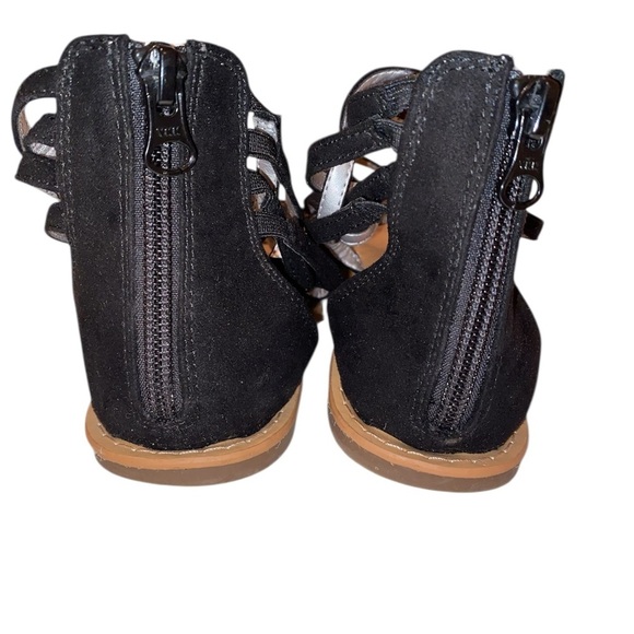 CAT & JACK Girls Gladiator Sandals in Black and Tan Size 4 - Picture 4 of 6